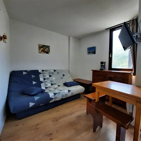 3 Personnes Avec Balcon Aux Menuires, Aux Pieds - Fr-1-452-50 *